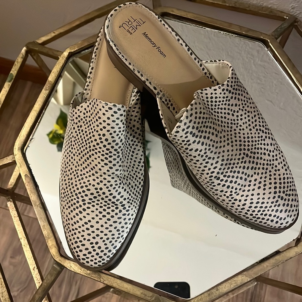 Black and white polkadot flat mules